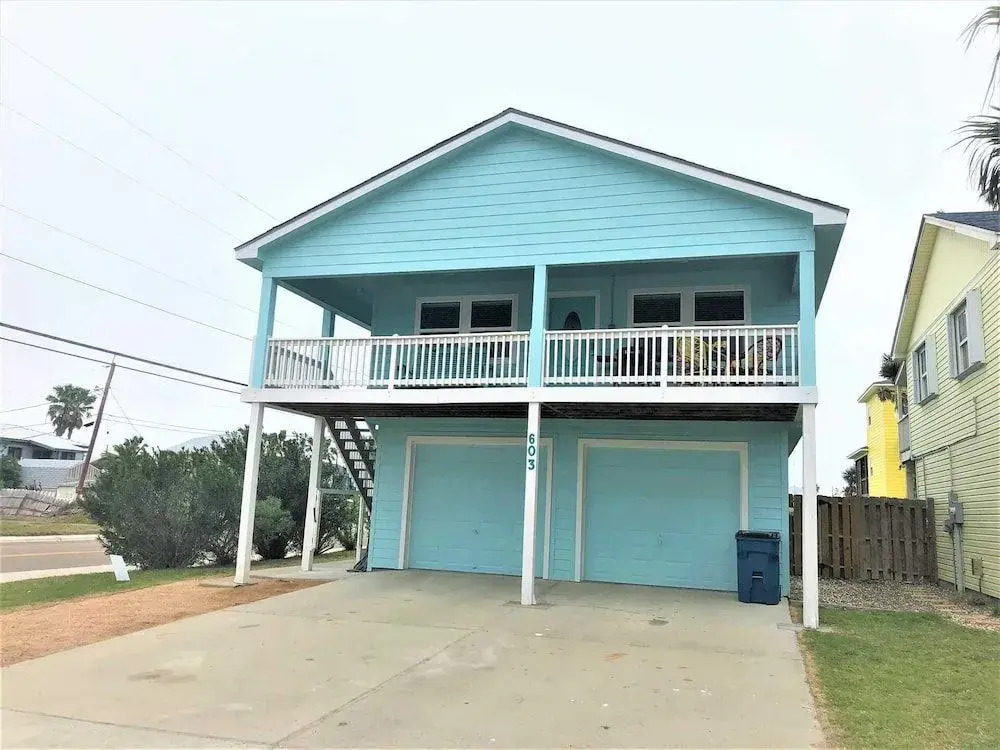 Tropical Touchdown - 4 Br Home
