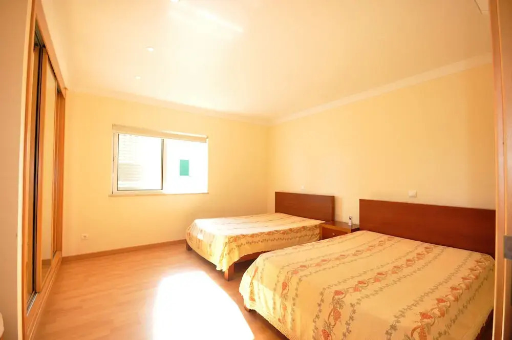 6 Bedrooms, Walking Distance to Amenities, Private Pool, Free AC and Wifi