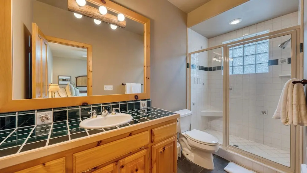 Truckee Mountain Cabin With Hot Tub + Game Room + Forest Views Gray Wolf Lodge by Avantstay