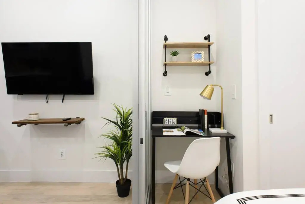78-1b New 1BR Prime UES WD in Unit