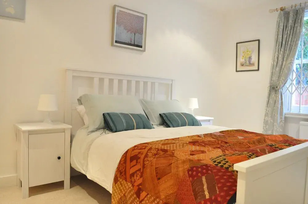 Spacious 2 Bedroom Home In Kensington