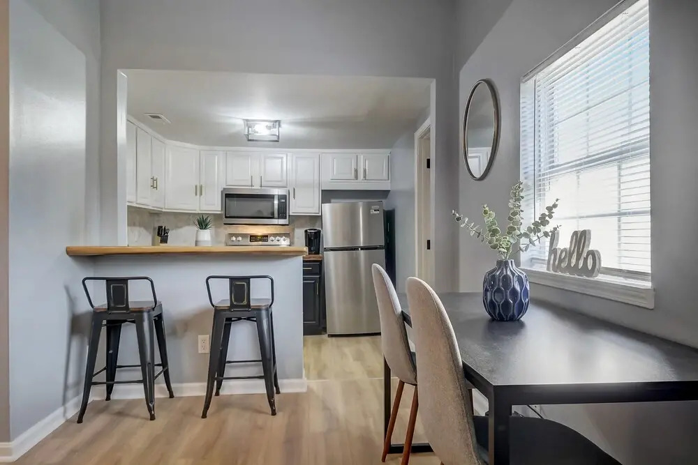 Frontdesk 2 BR House Near Cardinal Stadium