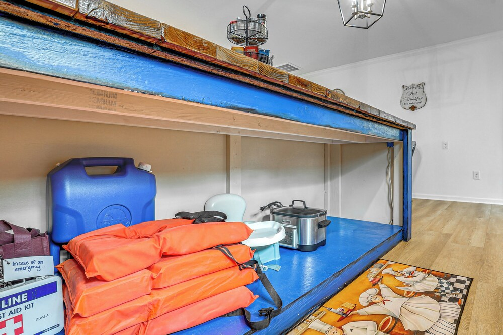 Charming Retreat on 20 Acres w/ Private Lake!