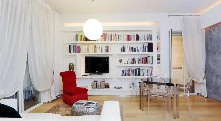 Cambiano Halldis Apartment