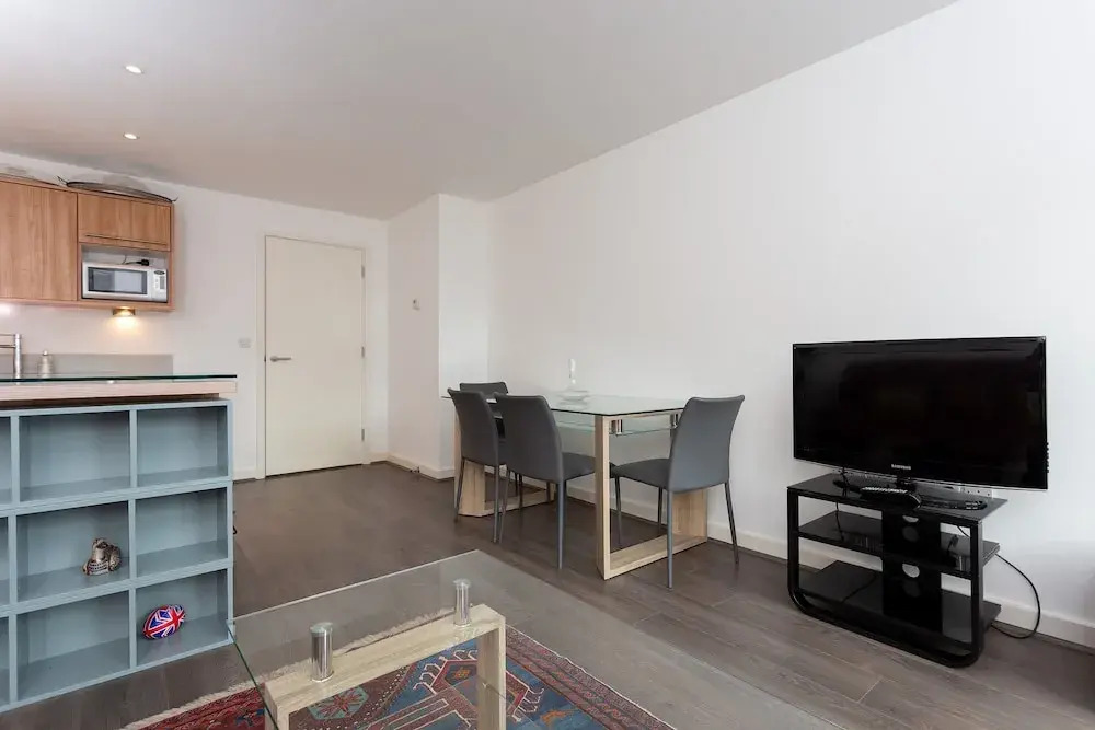 2 Bedroom Flat In Holloway With Balcony And Courtyard