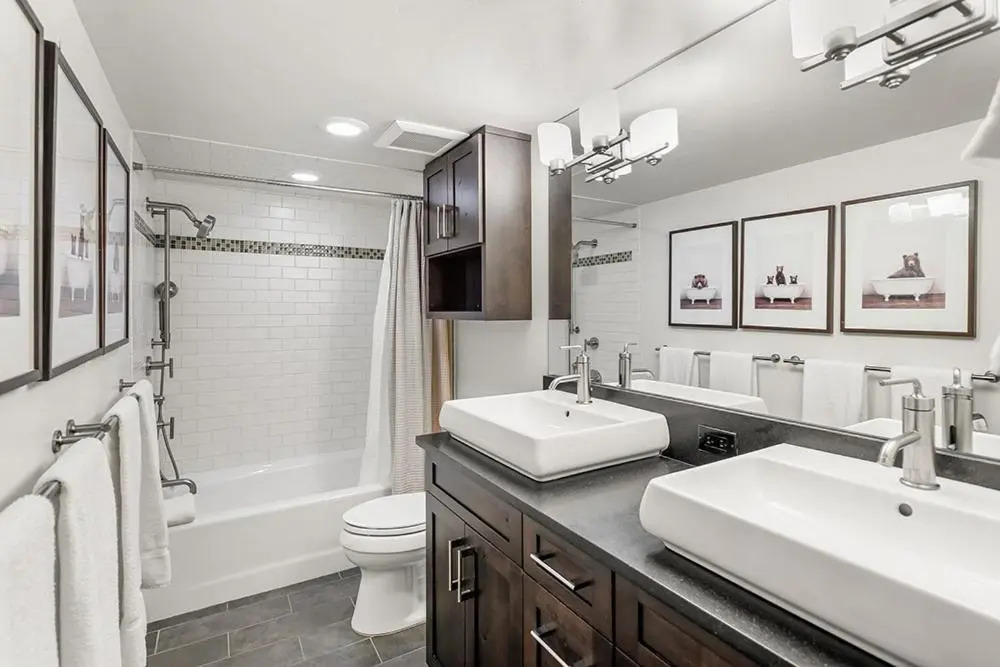 Fifth Avenue Unit 8