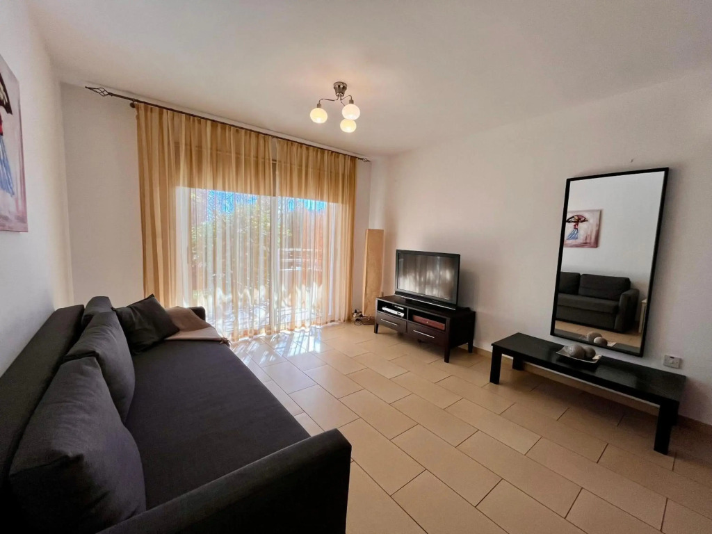 2 bedroom with private garden, walk to Nissi Beach, communal swimming pool
