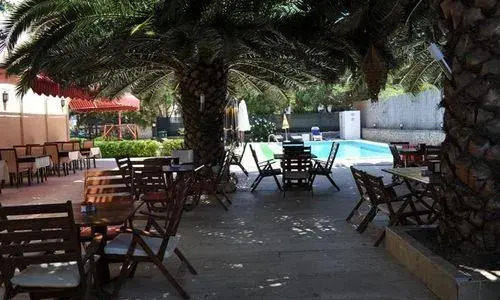 R Hotel by Rooms