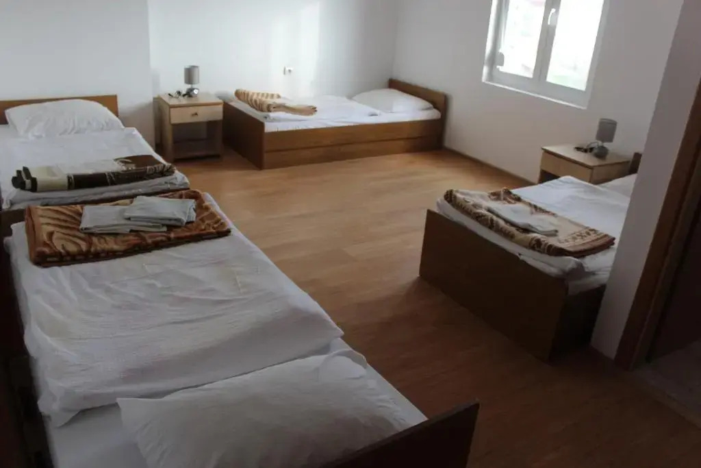 Guesthouse Camp Zemo