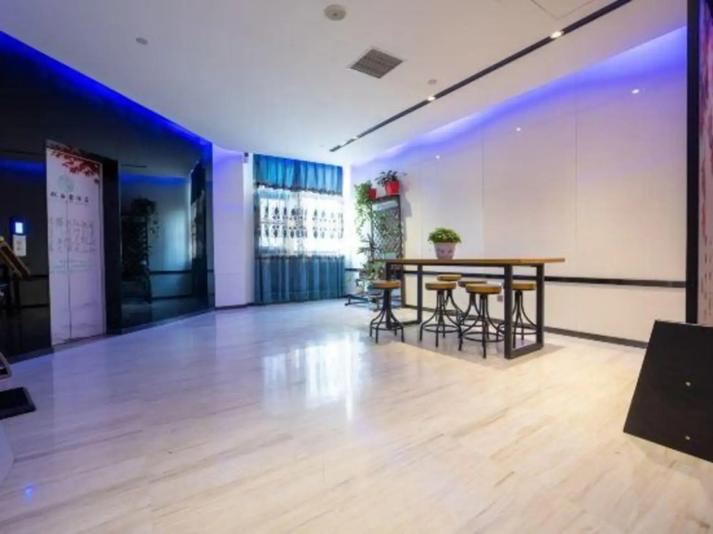 Qingfeng Bailu Hotel (Zhengzhou Erqi Wanda Plaza)