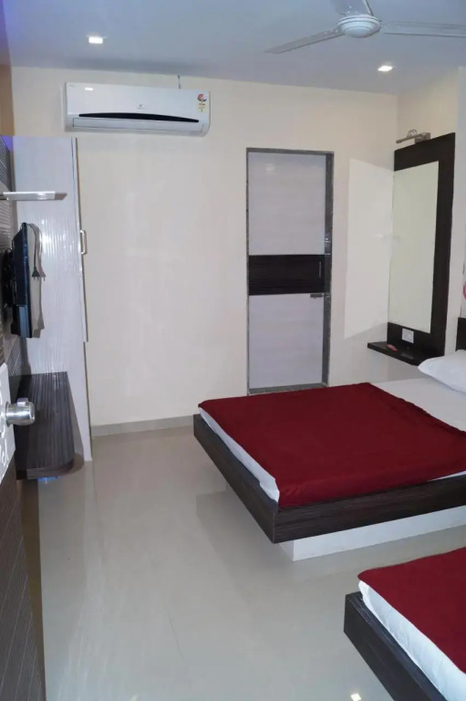 Shree Akshar Restaurant and Hotel
