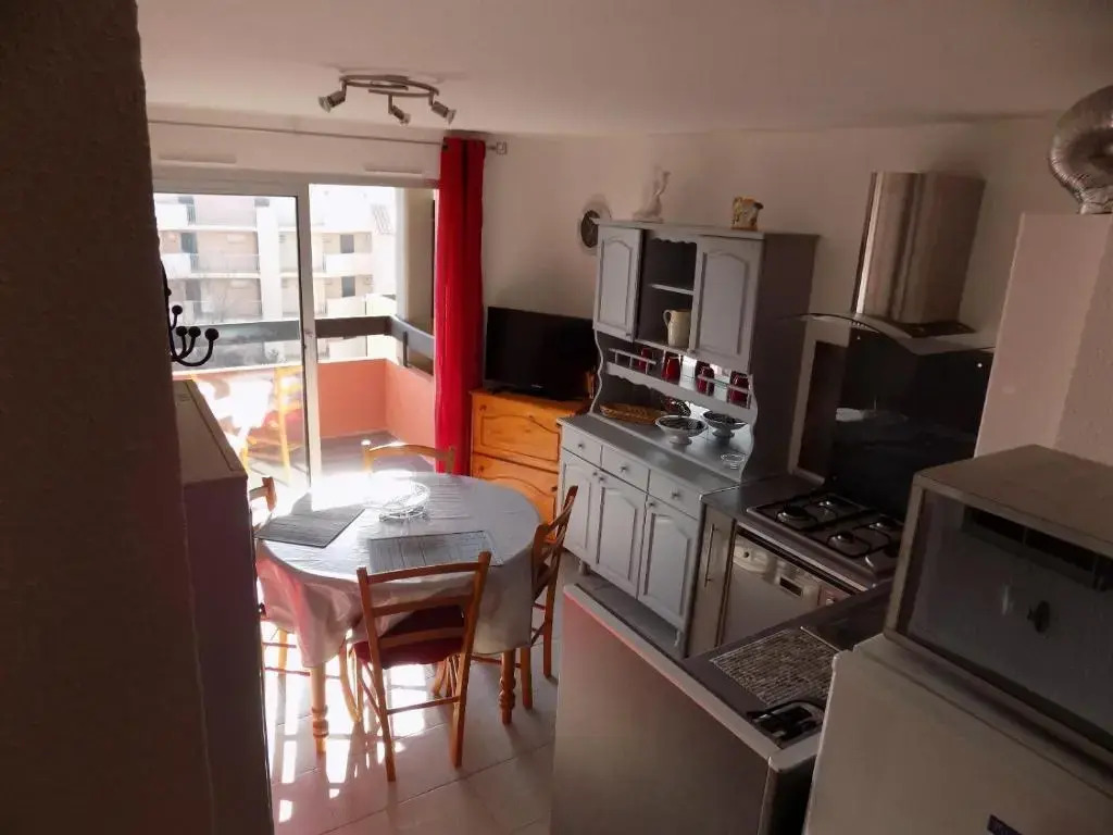 Languedoc Immobilier Appartement Studio Loggia Piscine Tennis Port - Brf153