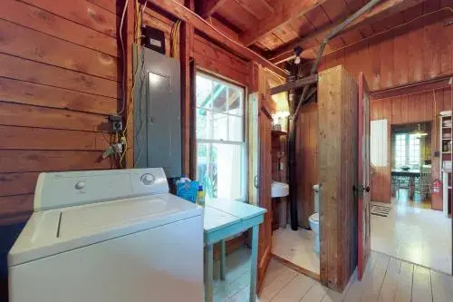Historic Home with Large Deck, Free WiFi, Washer/Dryer - Near Beach and Downtown