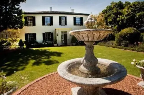Sandown Lodge