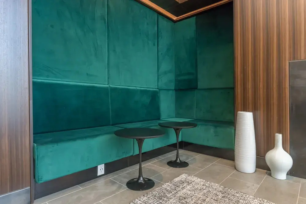Home Away Luxury Apartments at Warren