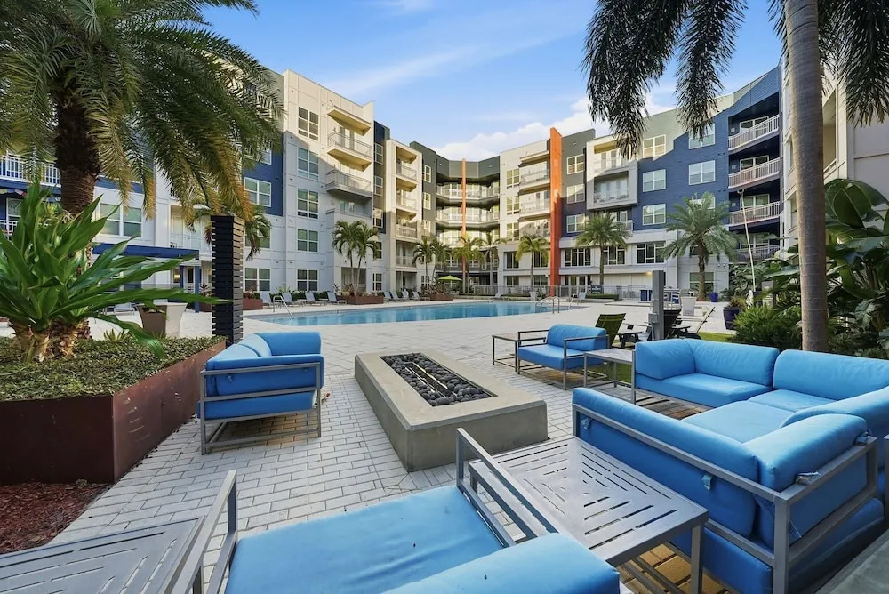 Modern 2BR w Pool Pet-friendly Unit 17