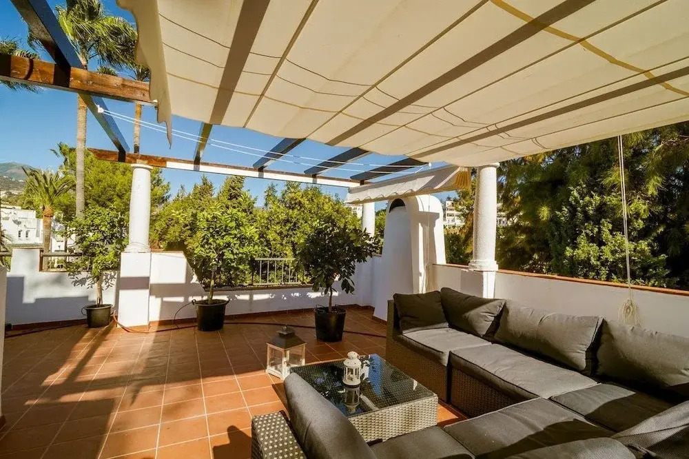 SE-Spacious townhouse in Nueva Andalucia Roomservice