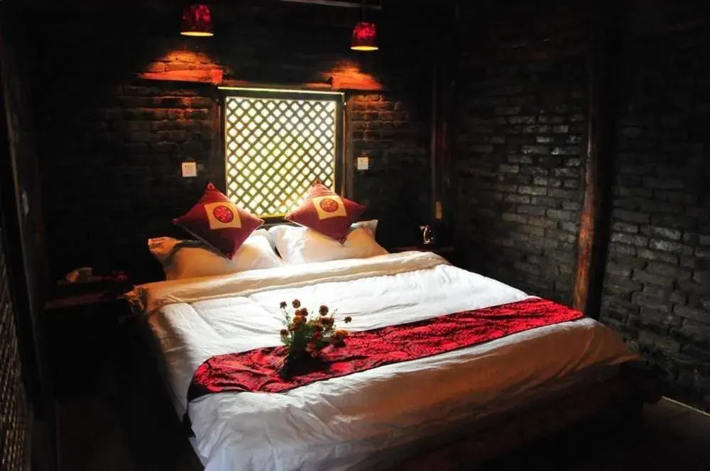 Luguhu Bense Inn