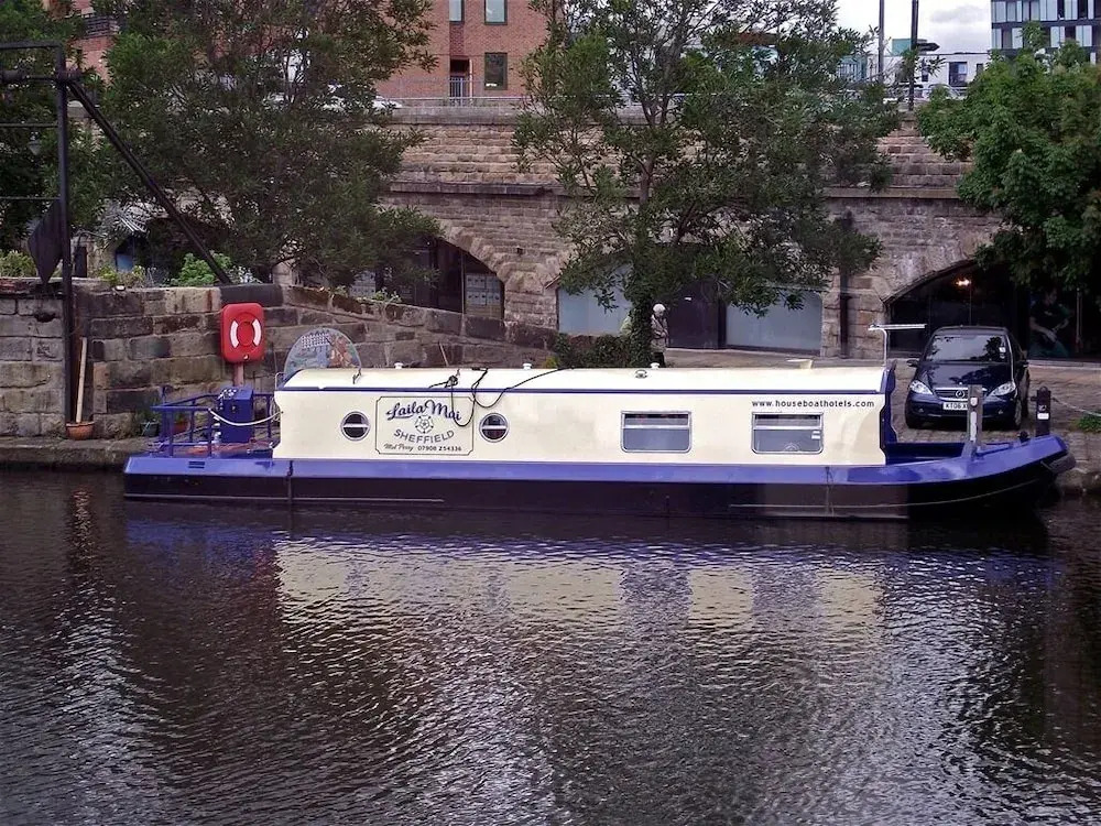 Houseboat Hotels