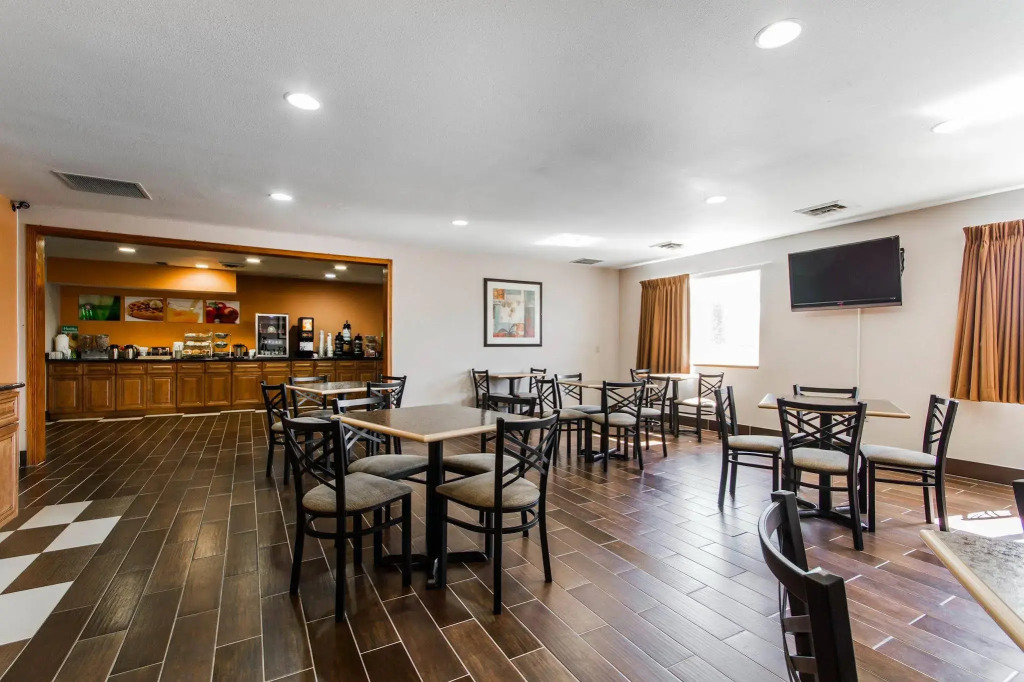 Quality Inn & Suites Stoughton - Madison South