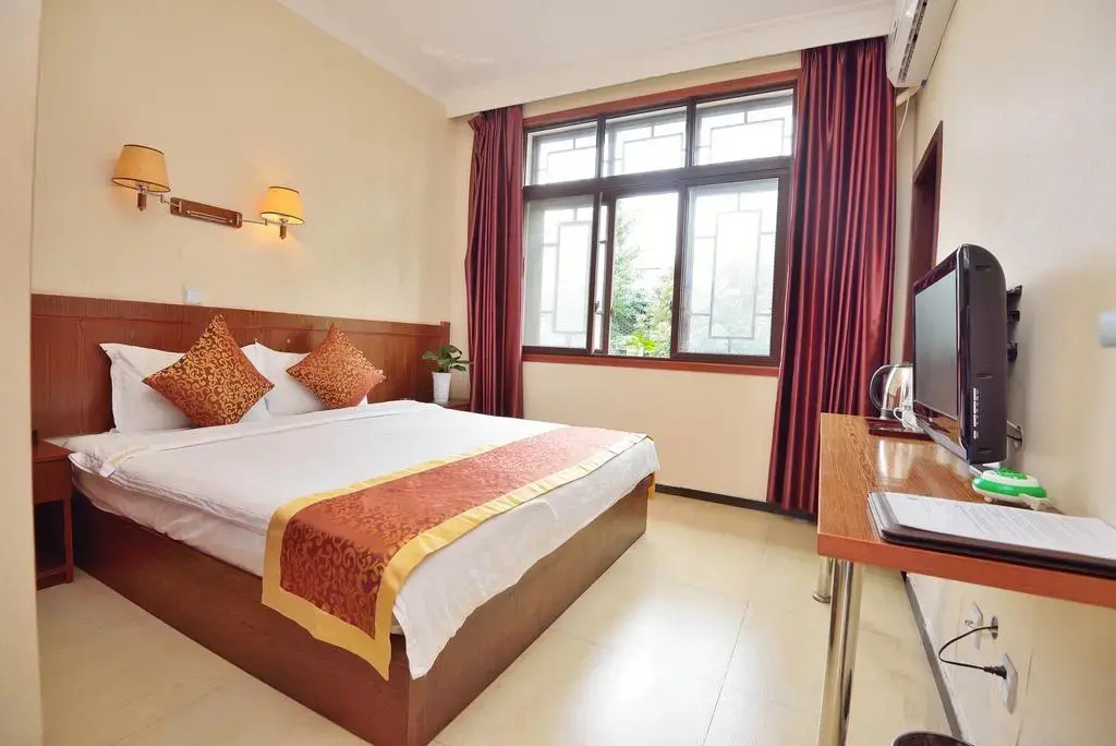 Lv Ye Ting Ge Hostel