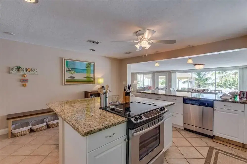 Tropical Paradise - Three Bedroom Home