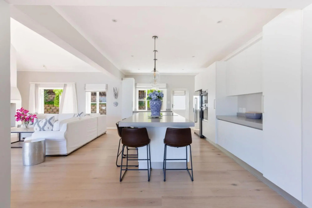 Sublime Five bed Property in Glorious Setting