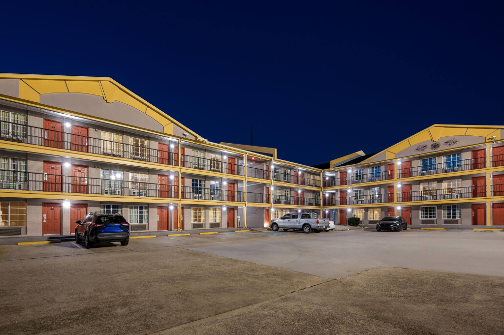 Super 8 by Wyndham Metairie