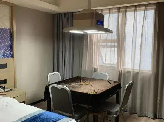 Yizhe Hotel (Nanning Dashatian Jianshe Road Subway Station Store)