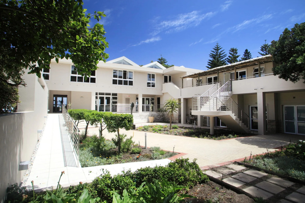 Abalone Guest Lodge