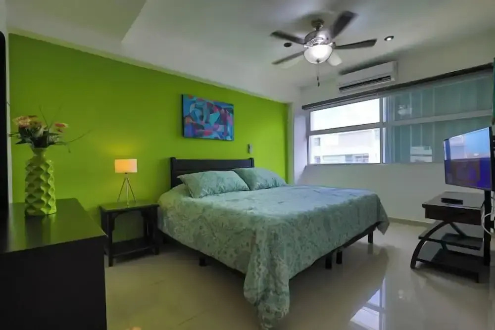 Spacious Condo with Gym & Pool Cancun