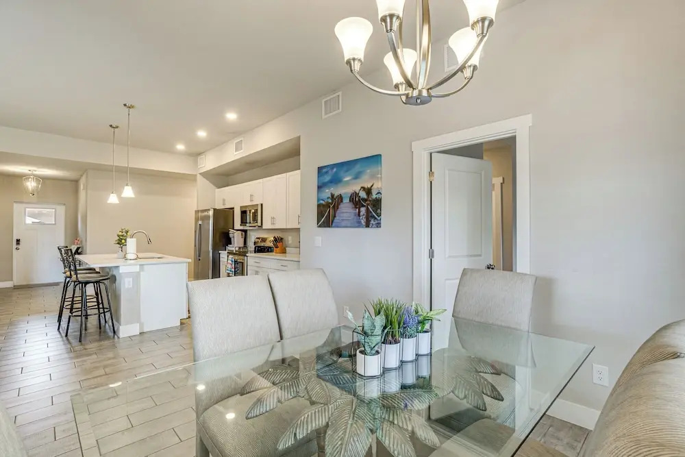 Golf, Shop & Beach-hop: Port Charlotte Gem w/ Yard