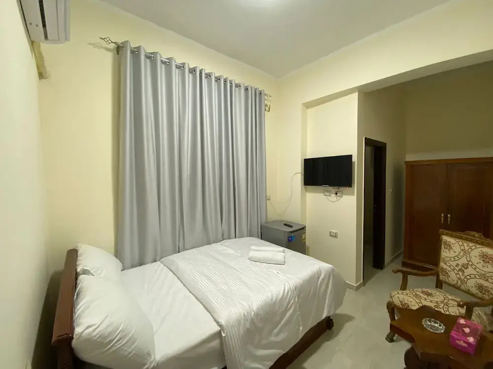 Sneferu Hotel