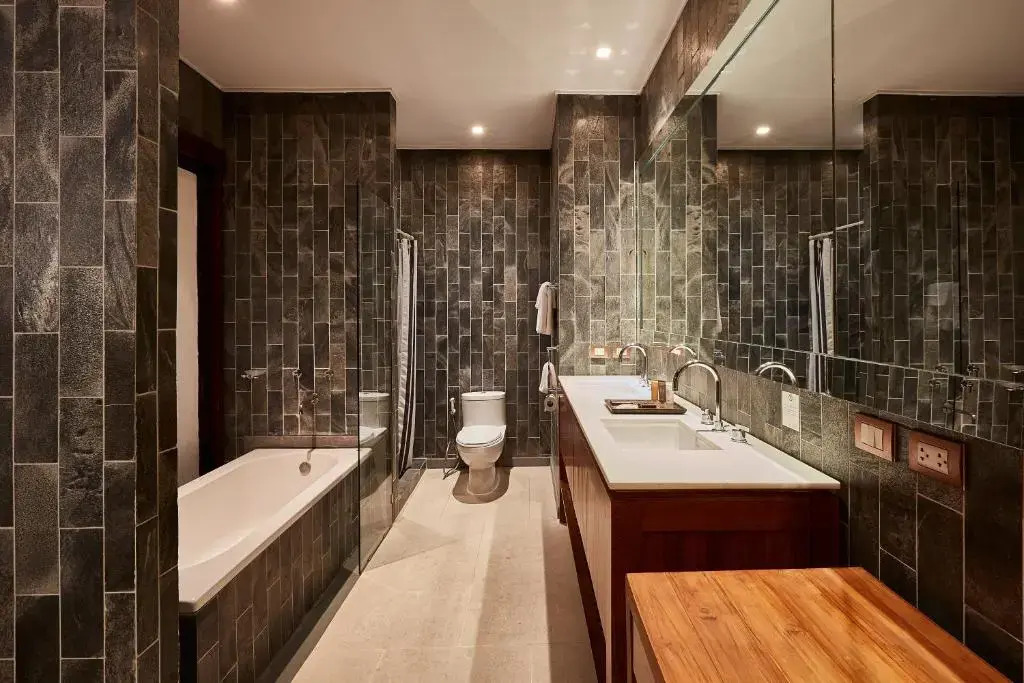 LUXX Langsuan Hotel - SHA Plus