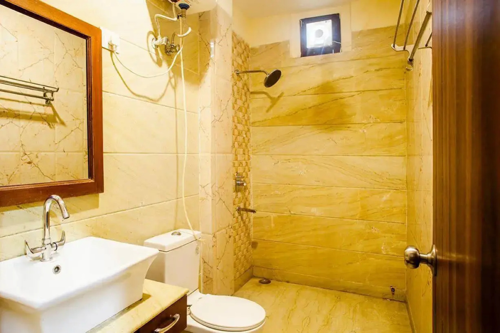 OYO 23595 Hotel Tajway Inn