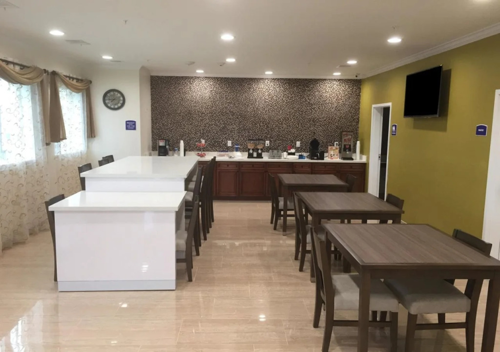 Crystal Inn & Suites IAH Humble