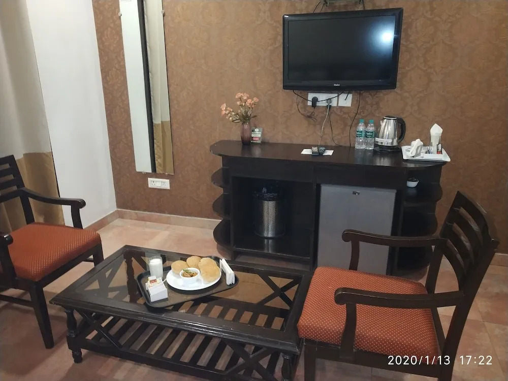 Golden Palm Suites