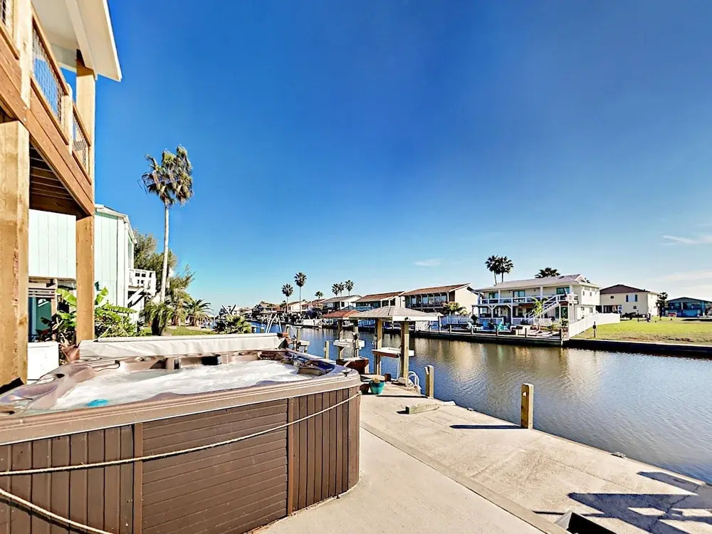 Canal-Front - 3 Br Home