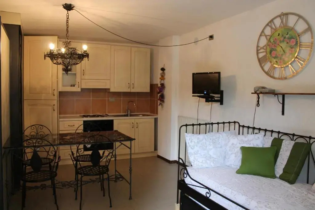 Jolly Residence