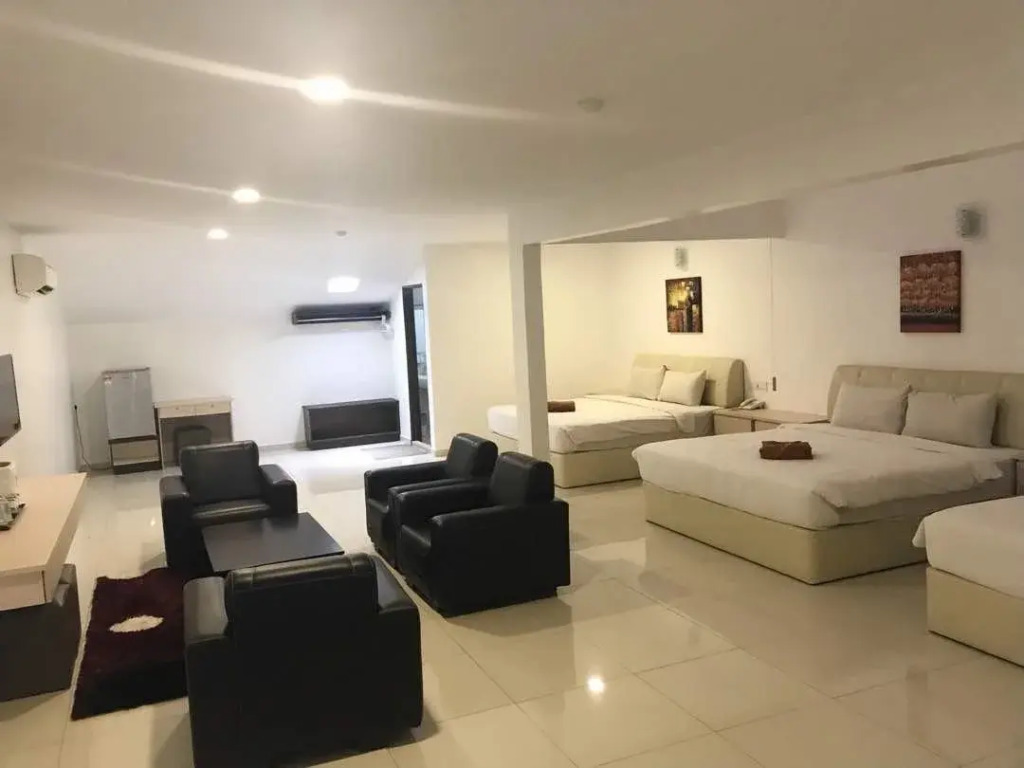 Peach Hill Hotel