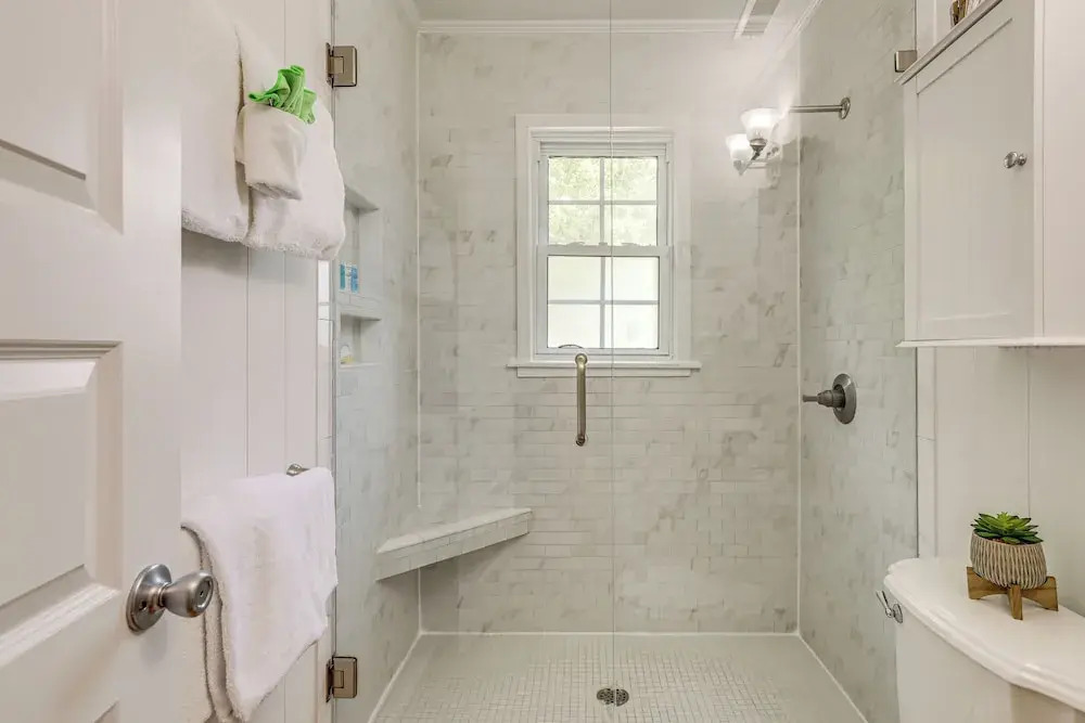 3 Mi to Beach: Pawleys Island Cottage