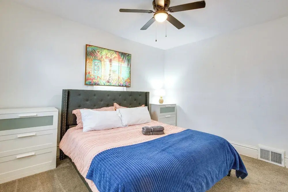 Luxurious 2BR Kansas City Condo Near Downtown
