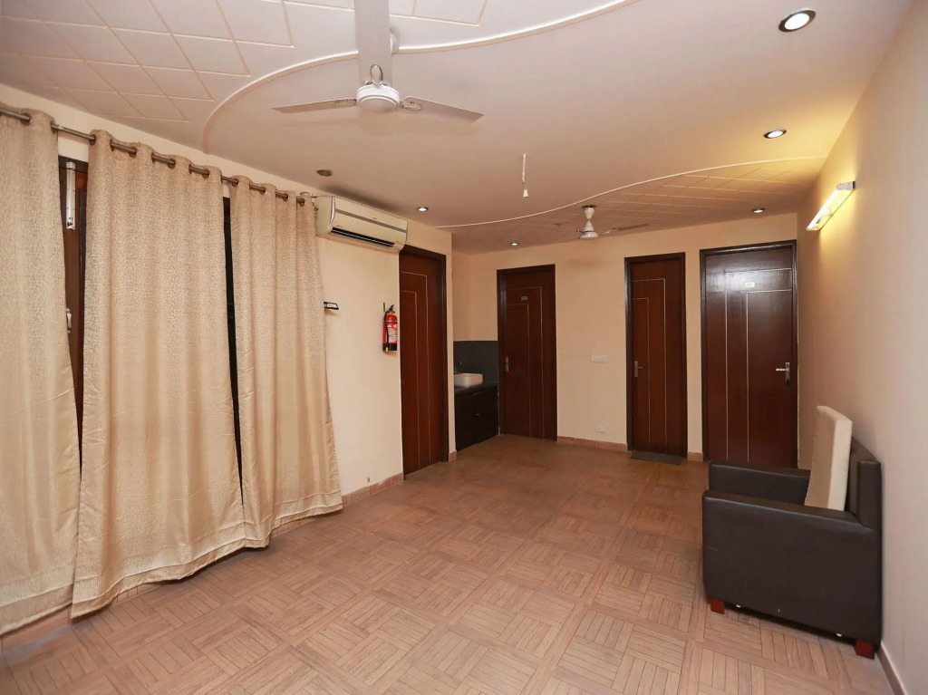 OYO 11600 Hotel Cosy Tree