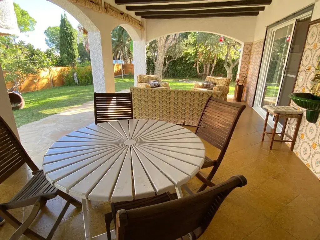Villa Sitges El Ranch Amaizing Outdoor Areas Beaches at 5 minutes walk Sitges at 15 min drive AC Pool Jacuzzi & Garden XXL