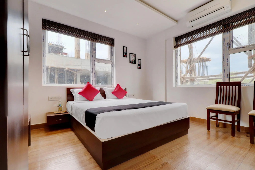 Capital O 43639 Hotel Sri Alok Park