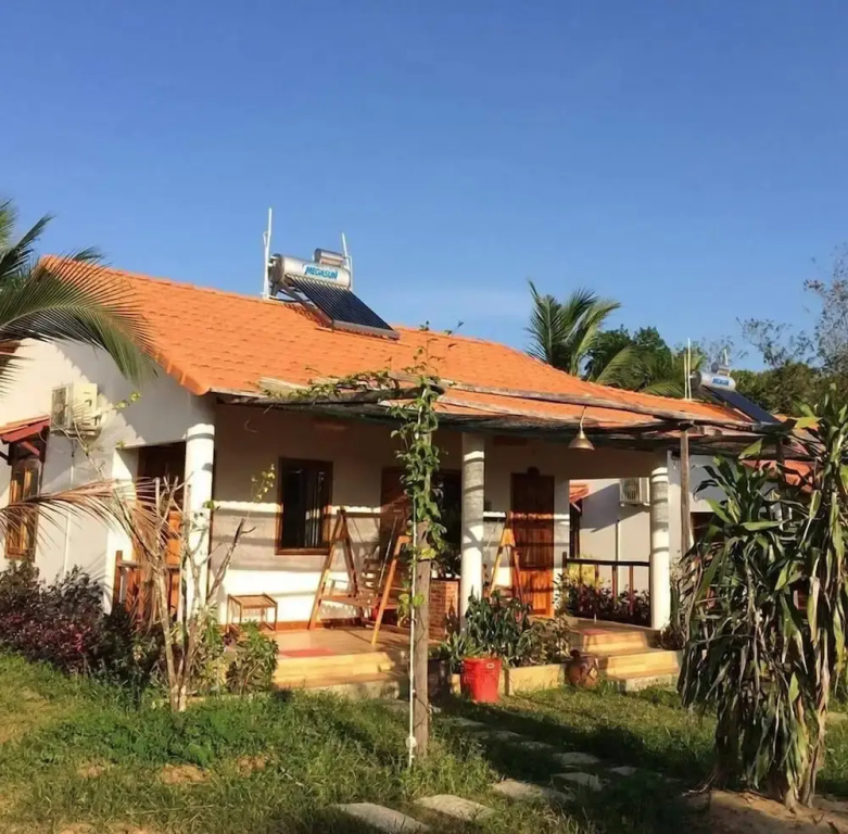 ღ Y Nghia at Ong Lang Beach ღ Coastal Haven with Home Cooked Bungalows ღ