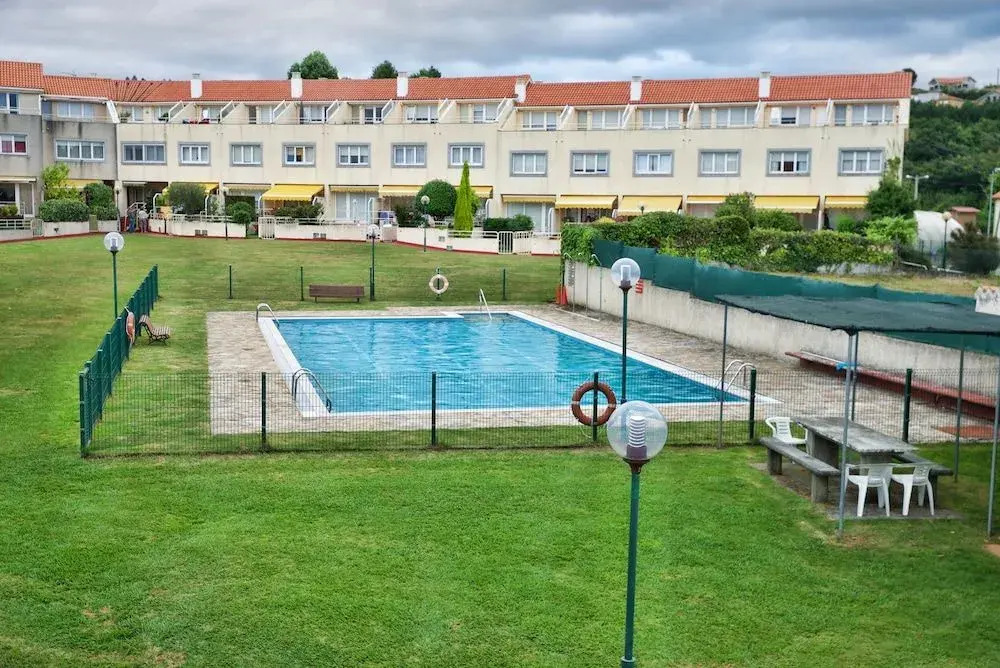 CHALET CON PISCINA EN MIÑO-Perbes