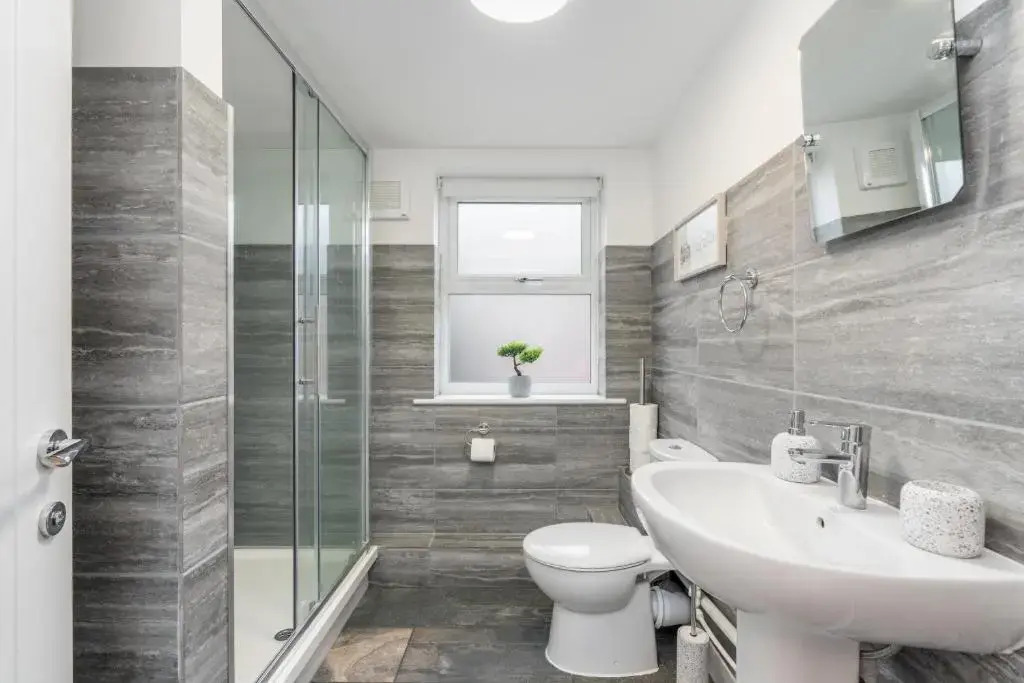 Charming Apartment In Andover Town Centre 55'' 4K Smart TV Netflix