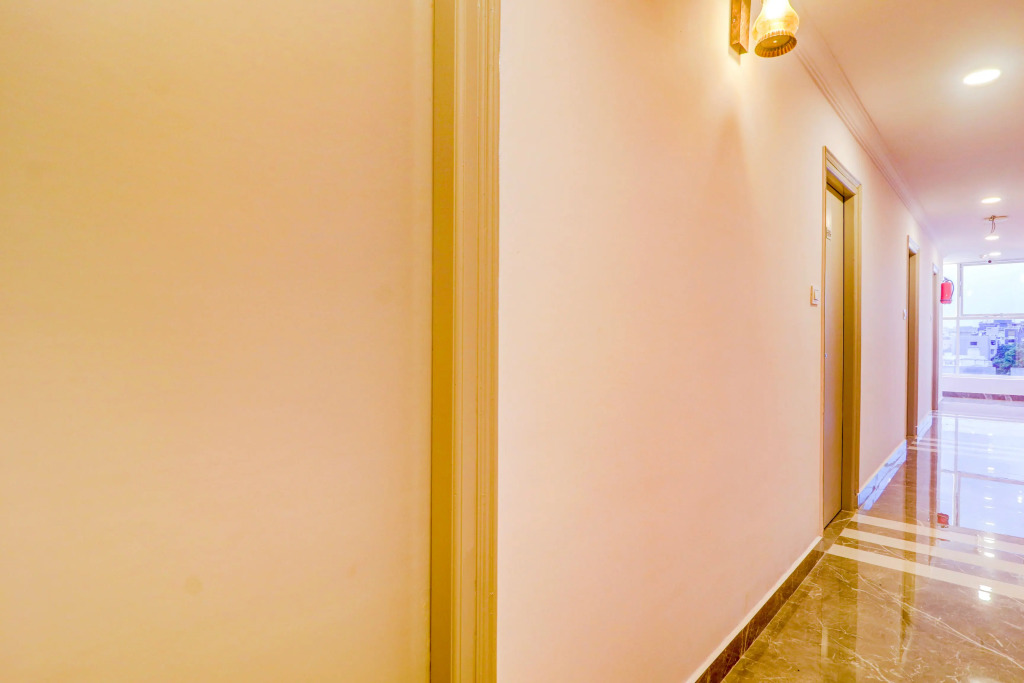 Super Townhouse SR Nagar Near RCC Premier