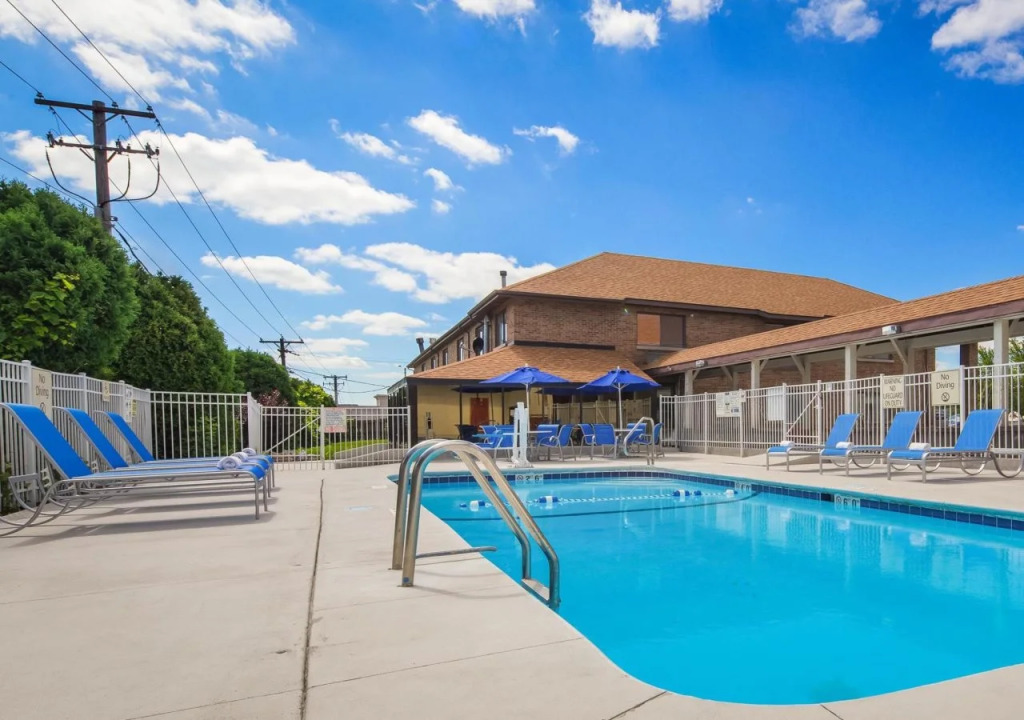 Days Inn by Wyndham St. Charles IL